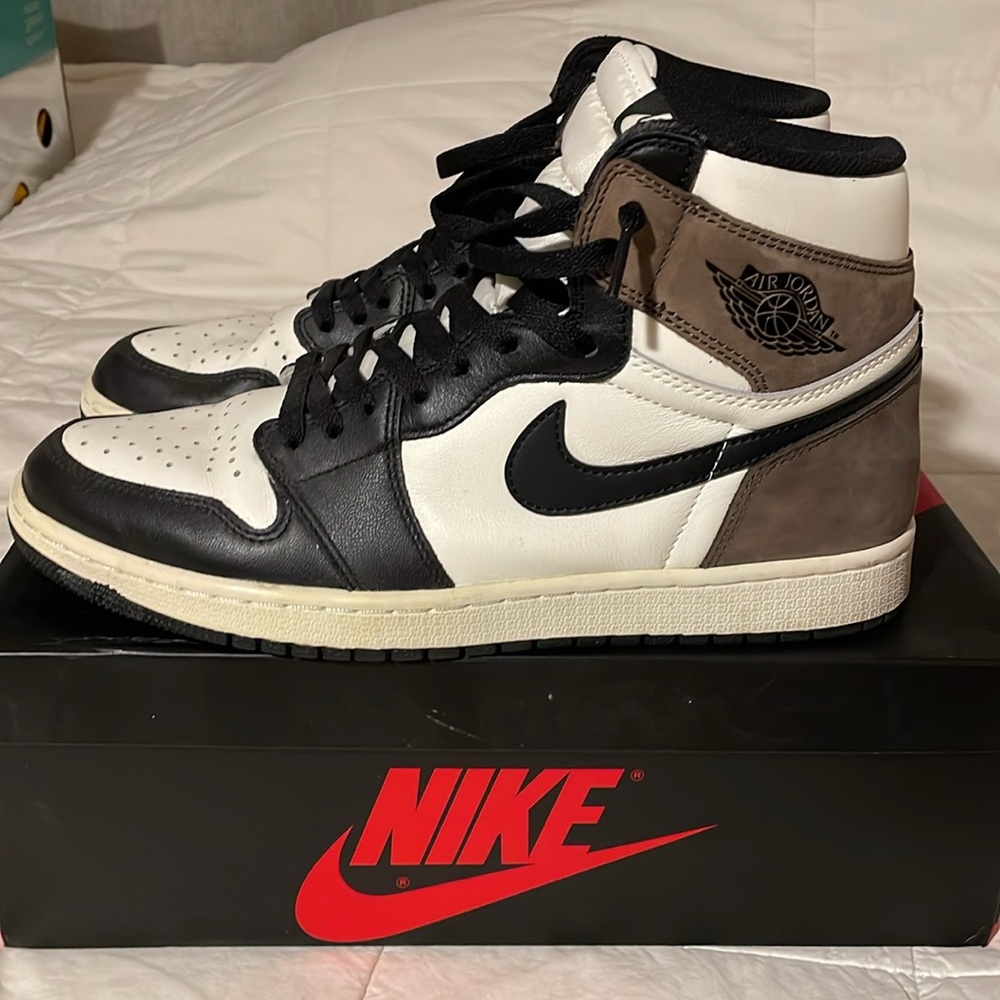 Jordan 1 High OG Mocha - Picture 2 of 8